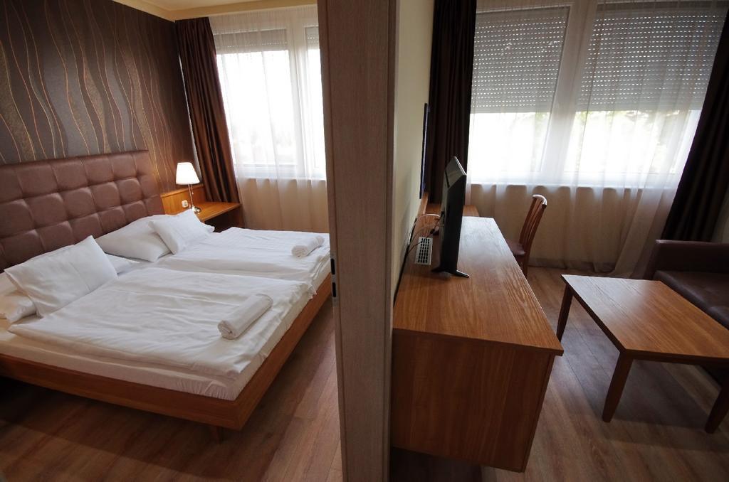 Aqua Hotel Gyula Exteriér fotografie