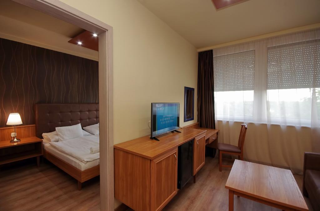 Aqua Hotel Gyula Exteriér fotografie